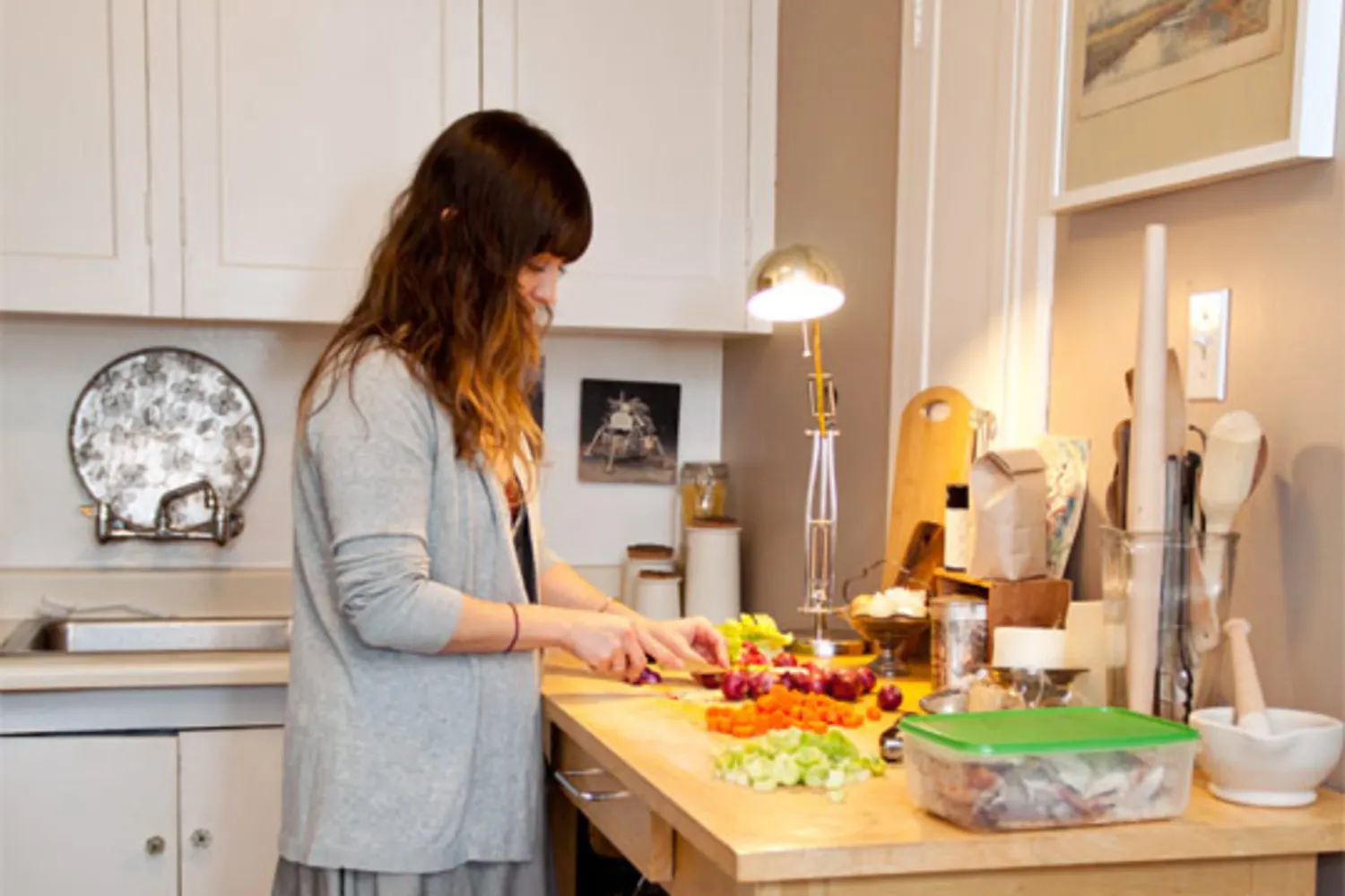 7 Easy Tiny Kitchen Cooking Tips That Save Me Hours