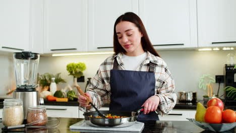 7 Essential Tiny Kitchen Organization Ideas That Actually Work