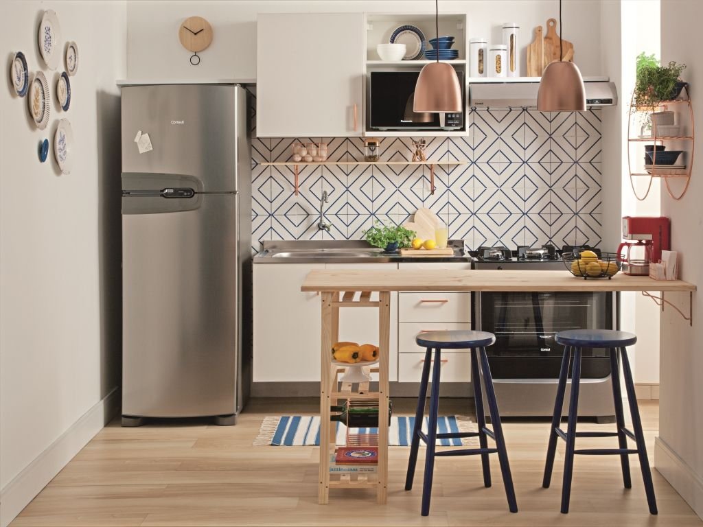 7 Proven Tiny Kitchen Storage Hacks That Keep Counters Clear