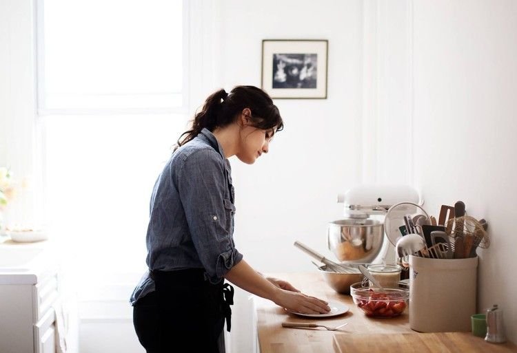 Tiny Kitchen Living's Method for No-Counter Cooking