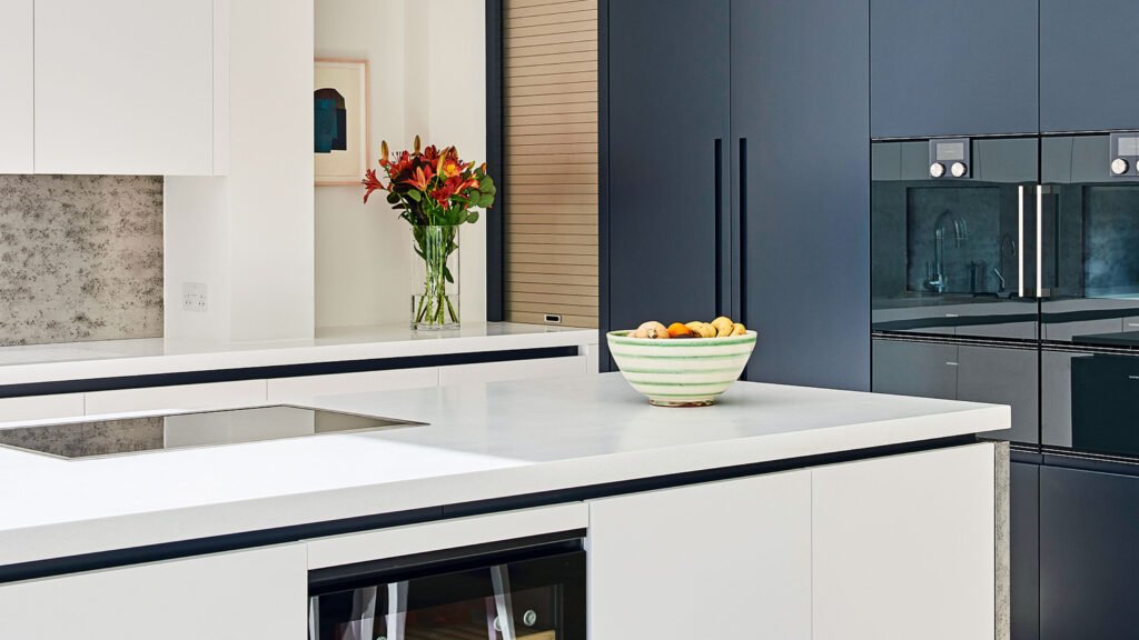 Counter Clearing in a Small Kitchen: What Changes