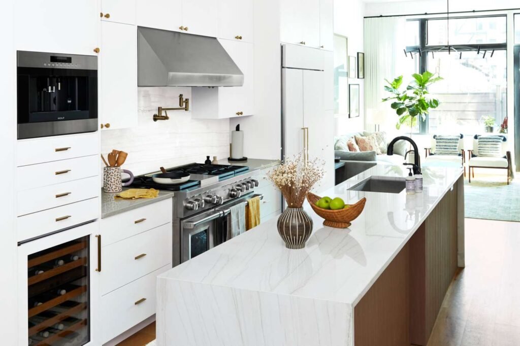 Counter Clearing in a Small Kitchen: What Changes
